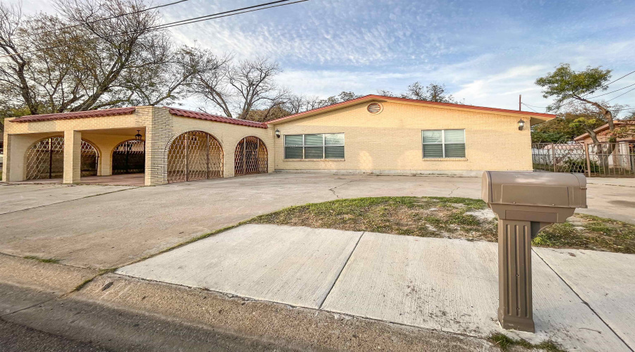 2504 Clark Blvd, Laredo, Texas 78043, 3 Bedrooms Bedrooms, 7 Rooms Rooms,2 BathroomsBathrooms,Residential,For Rent,2504 Clark Blvd,20261296