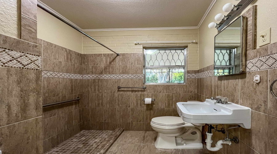 2504 Clark Blvd, Laredo, Texas 78043, 3 Bedrooms Bedrooms, 7 Rooms Rooms,2 BathroomsBathrooms,Residential,For Rent,2504 Clark Blvd,20261296