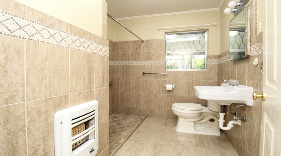 2504 Clark Blvd, Laredo, Texas 78043, 3 Bedrooms Bedrooms, 7 Rooms Rooms,2 BathroomsBathrooms,Residential,For Rent,2504 Clark Blvd,20261296