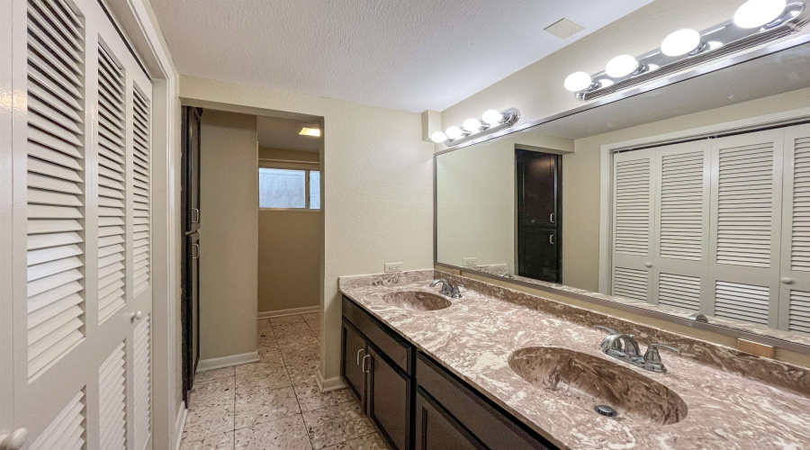 2504 Clark Blvd, Laredo, Texas 78043, 3 Bedrooms Bedrooms, 7 Rooms Rooms,2 BathroomsBathrooms,Residential,For Rent,2504 Clark Blvd,20261296