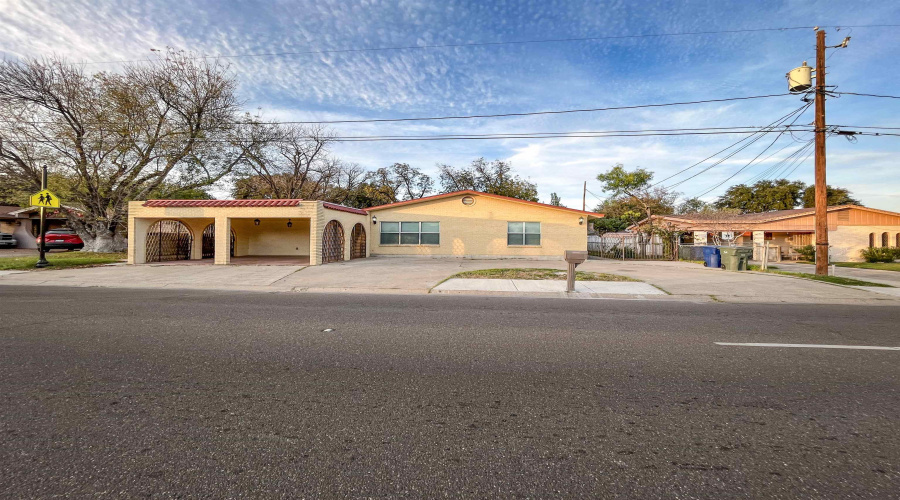 2504 Clark Blvd, Laredo, Texas 78043, 3 Bedrooms Bedrooms, 7 Rooms Rooms,2 BathroomsBathrooms,Residential,For Rent,2504 Clark Blvd,20261296