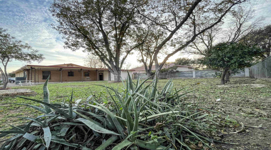 2504 Clark Blvd, Laredo, Texas 78043, 3 Bedrooms Bedrooms, 7 Rooms Rooms,2 BathroomsBathrooms,Residential,For Rent,2504 Clark Blvd,20261296