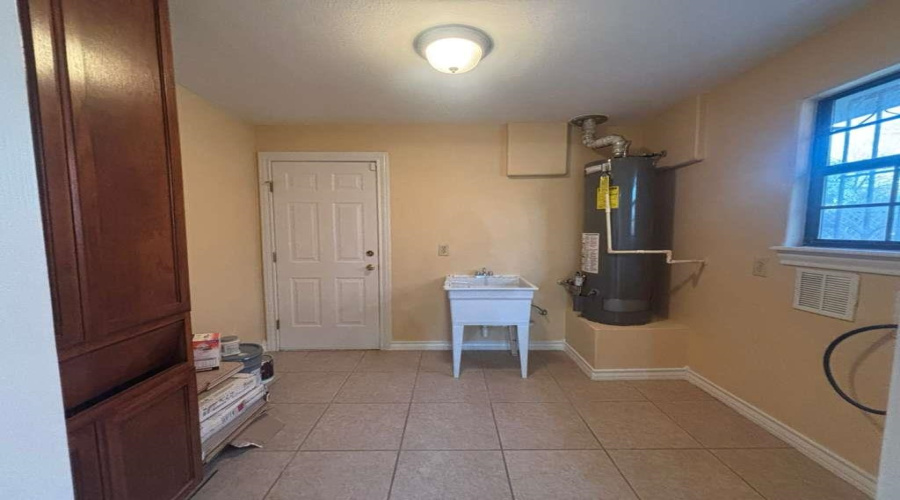 224 S Espana Dr., Laredo, Texas 78043, 3 Bedrooms Bedrooms, 6 Rooms Rooms,2 BathroomsBathrooms,Residential,For Sale,224 S Espana Dr.,20261298