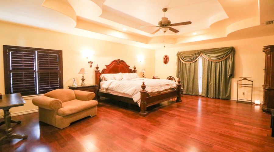 208 Crater Lake Dr, LAREDO, Texas 78041, 4 Bedrooms Bedrooms, 11 Rooms Rooms,4 BathroomsBathrooms,Residential,For Sale,208 Crater Lake Dr,20261299