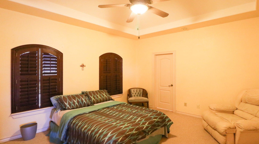 208 Crater Lake Dr, LAREDO, Texas 78041, 4 Bedrooms Bedrooms, 11 Rooms Rooms,4 BathroomsBathrooms,Residential,For Sale,208 Crater Lake Dr,20261299