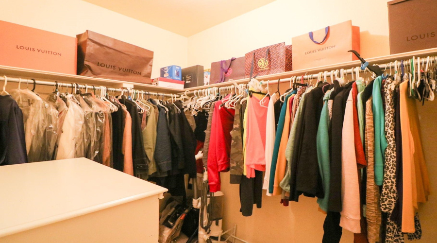 208 Crater Lake Dr, LAREDO, Texas 78041, 4 Bedrooms Bedrooms, 11 Rooms Rooms,4 BathroomsBathrooms,Residential,For Sale,208 Crater Lake Dr,20261299