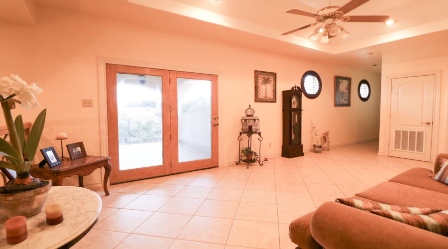 208 Crater Lake Dr, LAREDO, Texas 78041, 4 Bedrooms Bedrooms, 11 Rooms Rooms,4 BathroomsBathrooms,Residential,For Sale,208 Crater Lake Dr,20261299