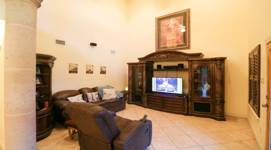 208 Crater Lake Dr, LAREDO, Texas 78041, 4 Bedrooms Bedrooms, 11 Rooms Rooms,4 BathroomsBathrooms,Residential,For Sale,208 Crater Lake Dr,20261299