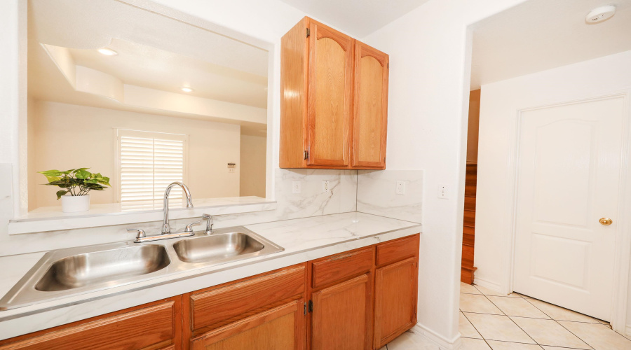 1000 Ranchway Dr, Laredo, Texas 78045, 3 Bedrooms Bedrooms, 6 Rooms Rooms,3 BathroomsBathrooms,Residential,For Rent,1000 Ranchway Dr,20261301