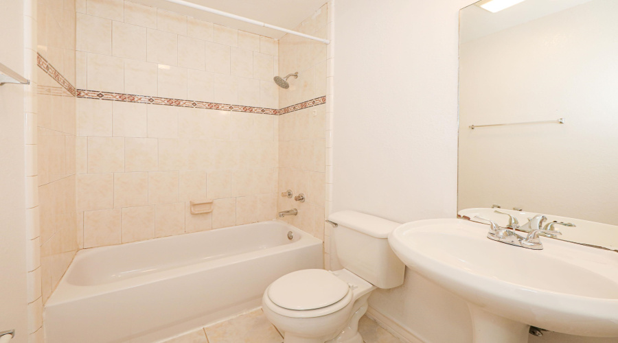 1000 Ranchway Dr, Laredo, Texas 78045, 3 Bedrooms Bedrooms, 6 Rooms Rooms,3 BathroomsBathrooms,Residential,For Rent,1000 Ranchway Dr,20261301