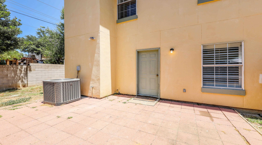 1000 Ranchway Dr, Laredo, Texas 78045, 3 Bedrooms Bedrooms, 6 Rooms Rooms,3 BathroomsBathrooms,Residential,For Rent,1000 Ranchway Dr,20261301