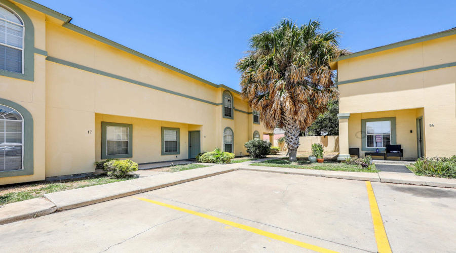 1000 Ranchway Dr, Laredo, Texas 78045, 3 Bedrooms Bedrooms, 6 Rooms Rooms,3 BathroomsBathrooms,Residential,For Rent,1000 Ranchway Dr,20261301