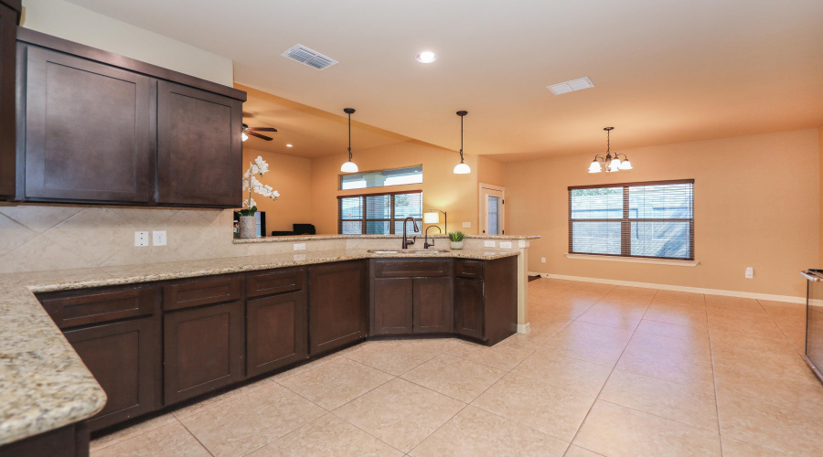 10517 Twilight Dr, Laredo, Texas 78045, 3 Bedrooms Bedrooms, 7 Rooms Rooms,2 BathroomsBathrooms,Residential,For Sale,10517 Twilight Dr,20261302