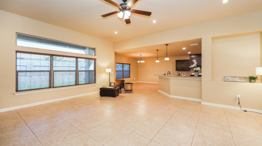 10517 Twilight Dr, Laredo, Texas 78045, 3 Bedrooms Bedrooms, 7 Rooms Rooms,2 BathroomsBathrooms,Residential,For Sale,10517 Twilight Dr,20261302