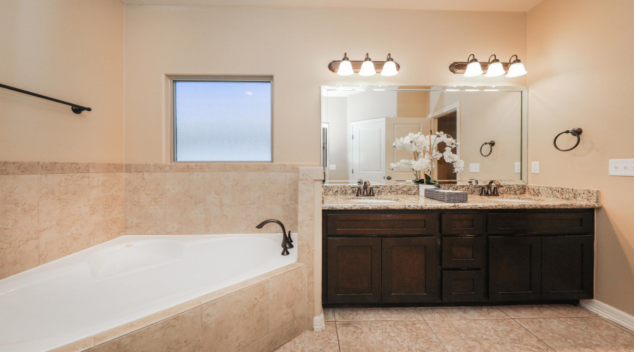 10517 Twilight Dr, Laredo, Texas 78045, 3 Bedrooms Bedrooms, 7 Rooms Rooms,2 BathroomsBathrooms,Residential,For Sale,10517 Twilight Dr,20261302