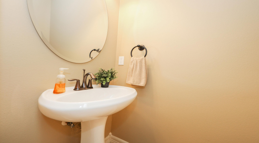 10517 Twilight Dr, Laredo, Texas 78045, 3 Bedrooms Bedrooms, 7 Rooms Rooms,2 BathroomsBathrooms,Residential,For Sale,10517 Twilight Dr,20261302