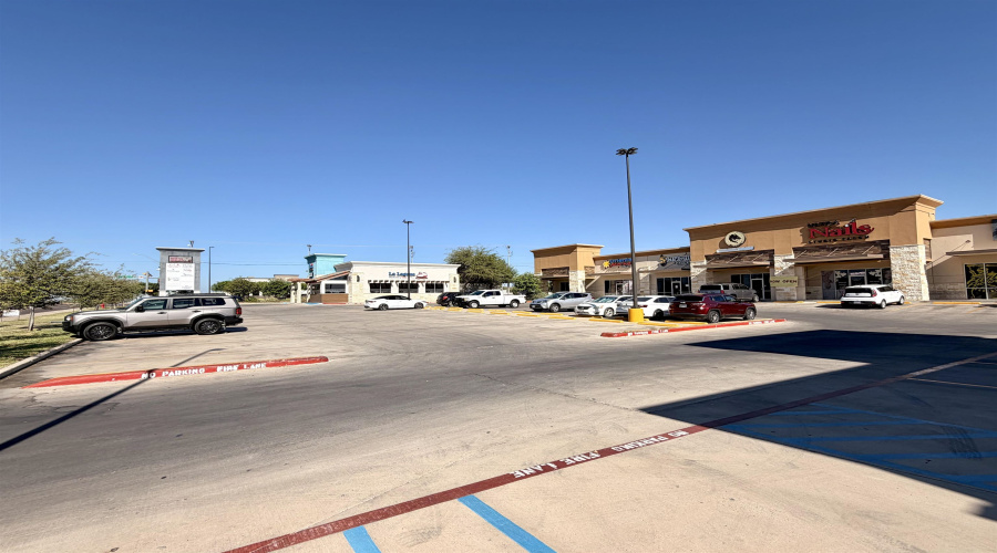 2402 Jacaman Rd, LAREDO, Texas 78041, 6 Rooms Rooms,1 BathroomBathrooms,Commercial retail/office,For Rent,2402 Jacaman Rd,20261305