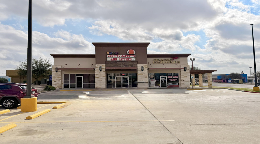 2402 Jacaman Rd, LAREDO, Texas 78041, 6 Rooms Rooms,1 BathroomBathrooms,Commercial retail/office,For Rent,2402 Jacaman Rd,20261305