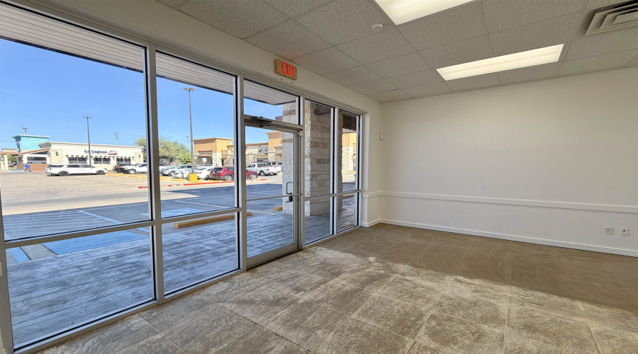 2402 Jacaman Rd, LAREDO, Texas 78041, 6 Rooms Rooms,1 BathroomBathrooms,Commercial retail/office,For Rent,2402 Jacaman Rd,20261305