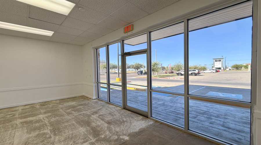 2402 Jacaman Rd, LAREDO, Texas 78041, 6 Rooms Rooms,1 BathroomBathrooms,Commercial retail/office,For Rent,2402 Jacaman Rd,20261305