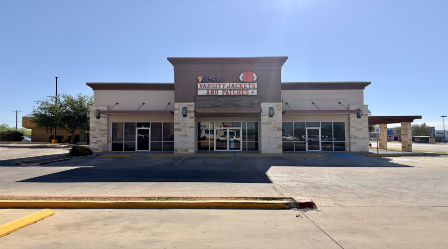 2402 Jacaman Rd, LAREDO, Texas 78041, 6 Rooms Rooms,1 BathroomBathrooms,Commercial retail/office,For Rent,2402 Jacaman Rd,20261305