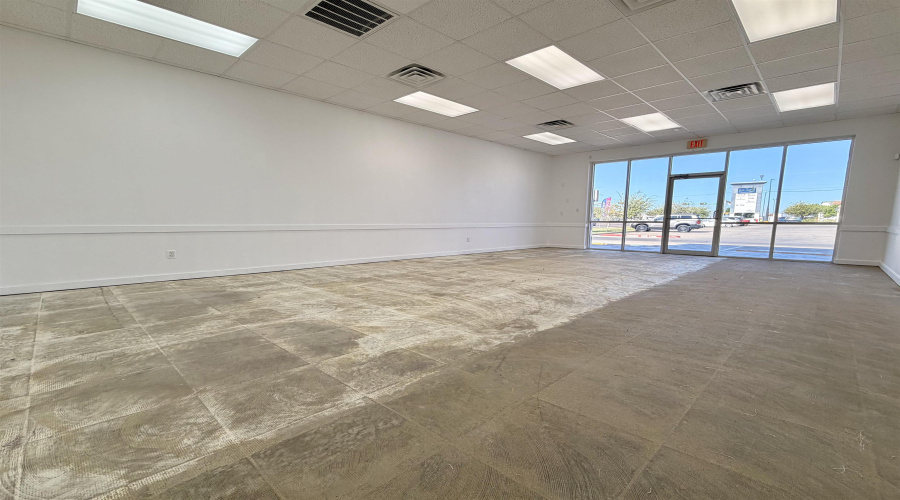 2402 Jacaman Rd, LAREDO, Texas 78041, 6 Rooms Rooms,1 BathroomBathrooms,Commercial retail/office,For Rent,2402 Jacaman Rd,20261305