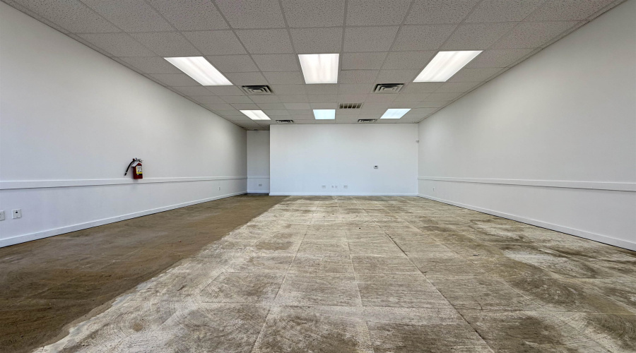 2402 Jacaman Rd, LAREDO, Texas 78041, 6 Rooms Rooms,1 BathroomBathrooms,Commercial retail/office,For Rent,2402 Jacaman Rd,20261305