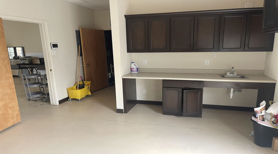 1915 S U.S. Hwy 83, Laredo, Texas 78046, 1 Room Rooms,1 BathroomBathrooms,Commercial retail/office,For Rent,1915 S U.S. Hwy 83,20261309