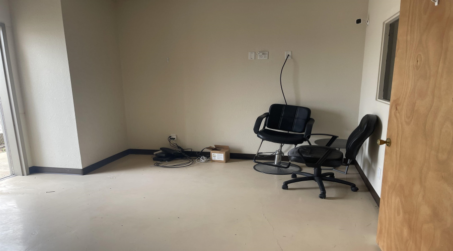 1915 S U.S. Hwy 83, Laredo, Texas 78046, 1 Room Rooms,1 BathroomBathrooms,Commercial retail/office,For Rent,1915 S U.S. Hwy 83,20261309