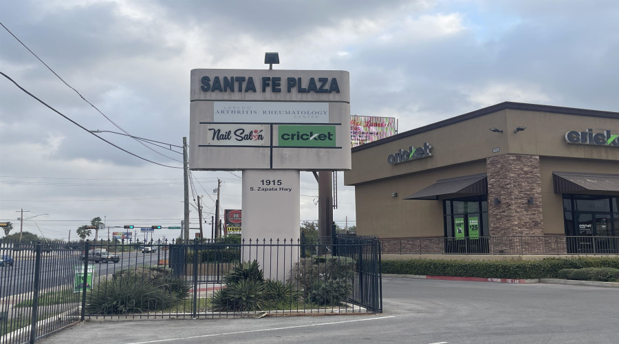 1915 S U.S. Hwy 83, Laredo, Texas 78046, 1 Room Rooms,1 BathroomBathrooms,Commercial retail/office,For Rent,1915 S U.S. Hwy 83,20261309