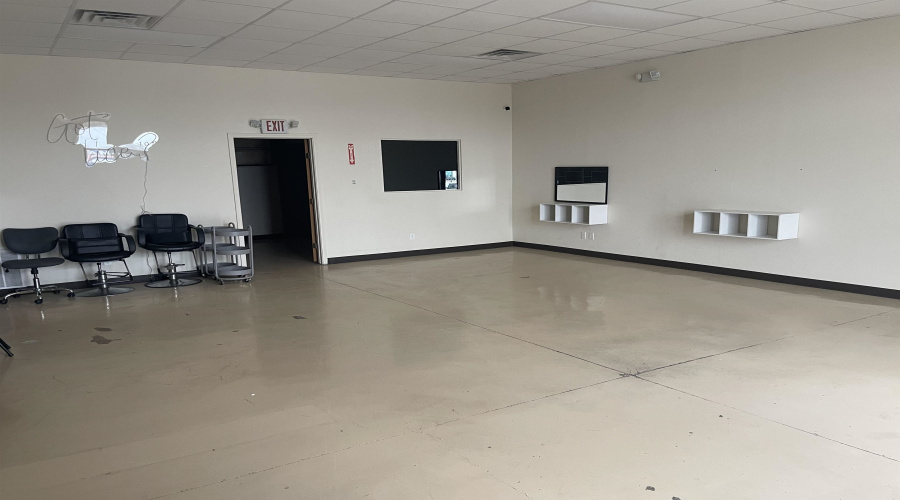 1915 S U.S. Hwy 83, Laredo, Texas 78046, 1 Room Rooms,1 BathroomBathrooms,Commercial retail/office,For Rent,1915 S U.S. Hwy 83,20261309