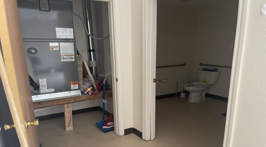 1915 S U.S. Hwy 83, Laredo, Texas 78046, 1 Room Rooms,1 BathroomBathrooms,Commercial retail/office,For Rent,1915 S U.S. Hwy 83,20261309