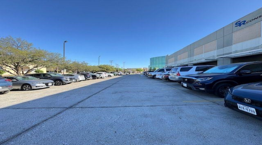 1701 Jacaman Rd, Laredo, Texas 78041, 6 Rooms Rooms,1 BathroomBathrooms,Commercial retail/office,For Rent,1701 Jacaman Rd,20261312