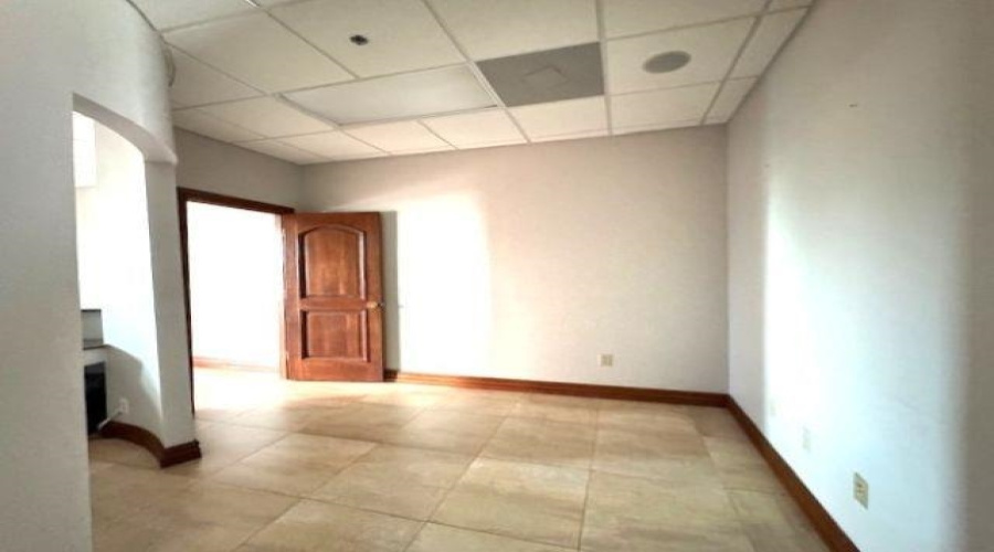 1701 Jacaman Rd, Laredo, Texas 78041, 6 Rooms Rooms,1 BathroomBathrooms,Commercial retail/office,For Rent,1701 Jacaman Rd,20261312
