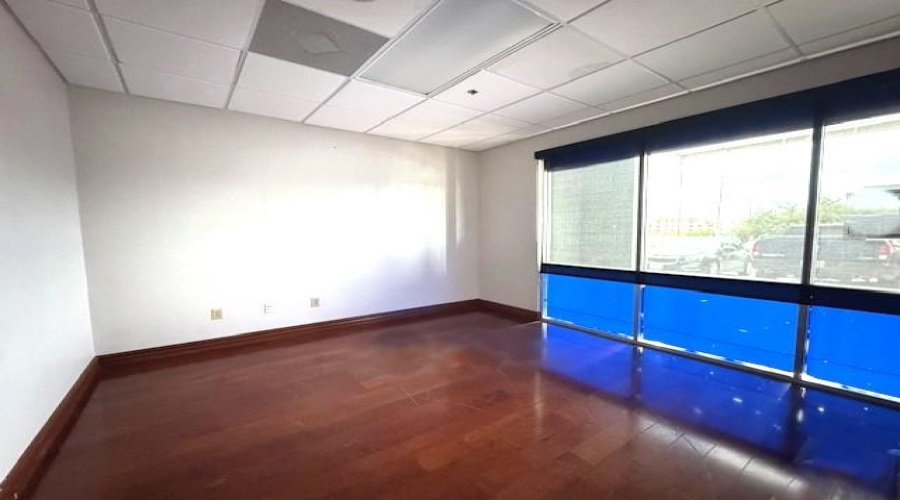 1701 Jacaman Rd, Laredo, Texas 78041, 6 Rooms Rooms,1 BathroomBathrooms,Commercial retail/office,For Rent,1701 Jacaman Rd,20261312