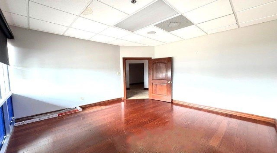 1701 Jacaman Rd, Laredo, Texas 78041, 6 Rooms Rooms,1 BathroomBathrooms,Commercial retail/office,For Rent,1701 Jacaman Rd,20261312