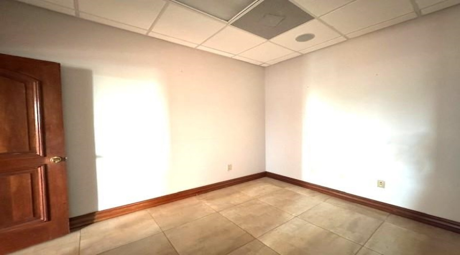 1701 Jacaman Rd, Laredo, Texas 78041, 6 Rooms Rooms,1 BathroomBathrooms,Commercial retail/office,For Rent,1701 Jacaman Rd,20261312