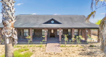 143 Meza Salinas Rd., ZAPATA, Texas 78076, 4 Bedrooms Bedrooms, 6 Rooms Rooms,3 BathroomsBathrooms,Residential,For Sale,143 Meza Salinas Rd.,20260367