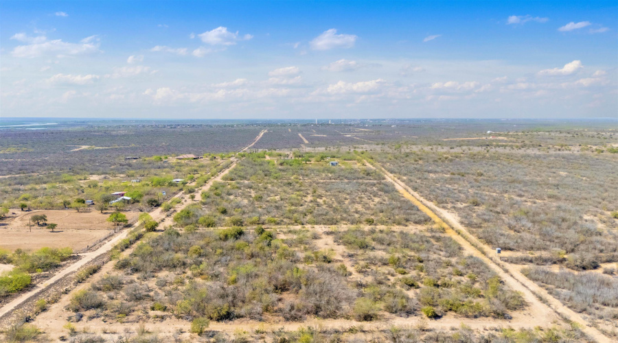 143 Meza Salinas Rd., ZAPATA, Texas 78076, 4 Bedrooms Bedrooms, 6 Rooms Rooms,3 BathroomsBathrooms,Residential,For Sale,143 Meza Salinas Rd.,20260367