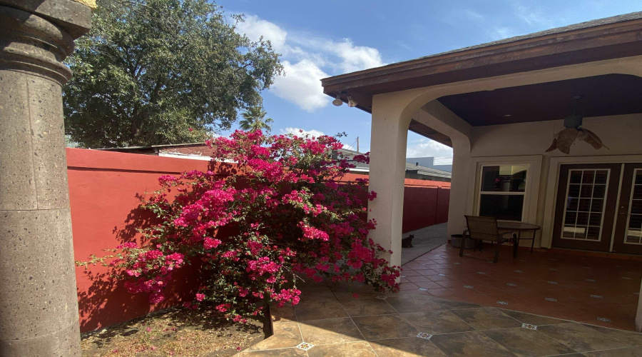 3806 San Eduardo Ave, Laredo, Texas 78041-4544, 3 Bedrooms Bedrooms, 6 Rooms Rooms,3 BathroomsBathrooms,Residential,For Sale,3806 San Eduardo Ave,20261306