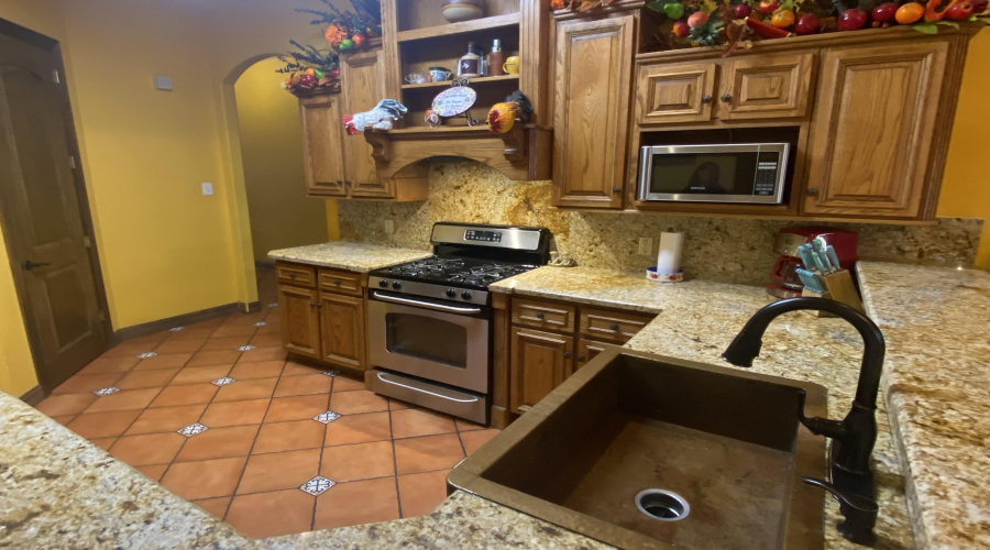 3806 San Eduardo Ave, Laredo, Texas 78041-4544, 3 Bedrooms Bedrooms, 6 Rooms Rooms,3 BathroomsBathrooms,Residential,For Sale,3806 San Eduardo Ave,20261306