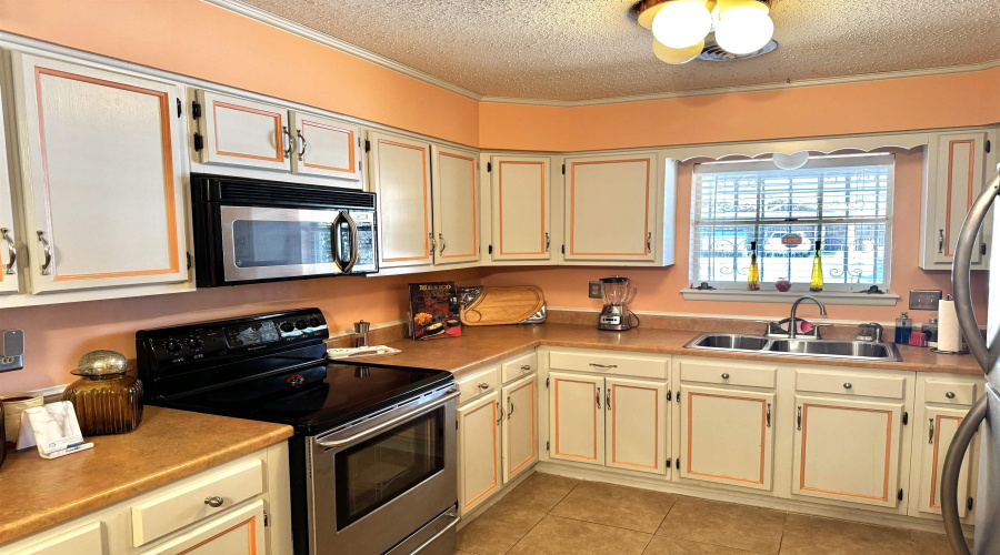 721 Lindenwood Dr, Laredo, Texas 78045, 4 Bedrooms Bedrooms, 10 Rooms Rooms,2 BathroomsBathrooms,Residential,For Sale,721 Lindenwood Dr,20261308