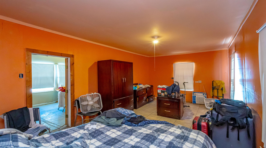 404 E Musser St, LAREDO, Texas 78040, 2 Bedrooms Bedrooms, 11 Rooms Rooms,3 BathroomsBathrooms,Residential,For Sale,404 E Musser St,20261310