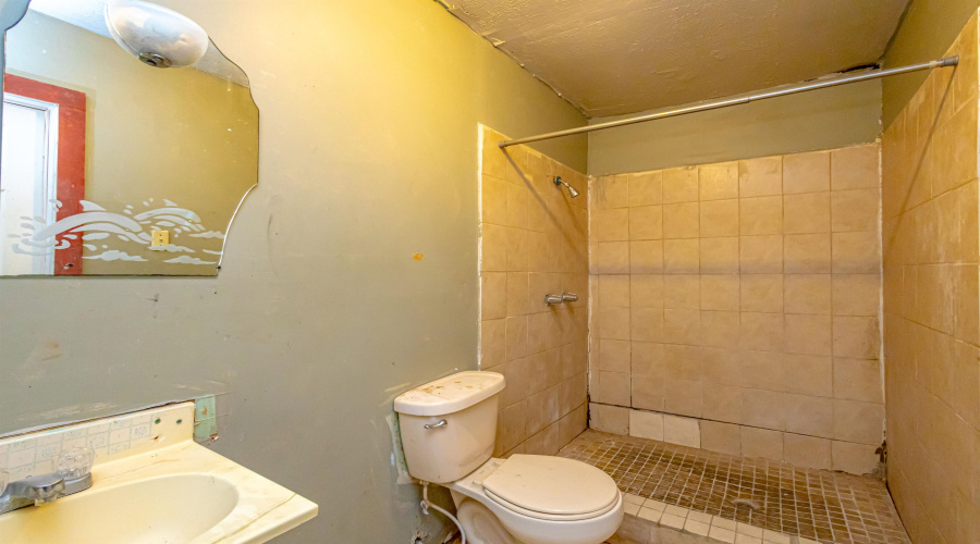 404 E Musser St, LAREDO, Texas 78040, 2 Bedrooms Bedrooms, 11 Rooms Rooms,3 BathroomsBathrooms,Residential,For Sale,404 E Musser St,20261310