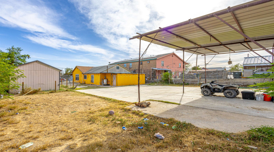 404 E Musser St, LAREDO, Texas 78040, 2 Bedrooms Bedrooms, 11 Rooms Rooms,3 BathroomsBathrooms,Residential,For Sale,404 E Musser St,20261310