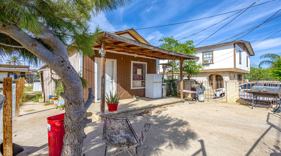 404 E Musser St, LAREDO, Texas 78040, 2 Bedrooms Bedrooms, 11 Rooms Rooms,3 BathroomsBathrooms,Residential,For Sale,404 E Musser St,20261310