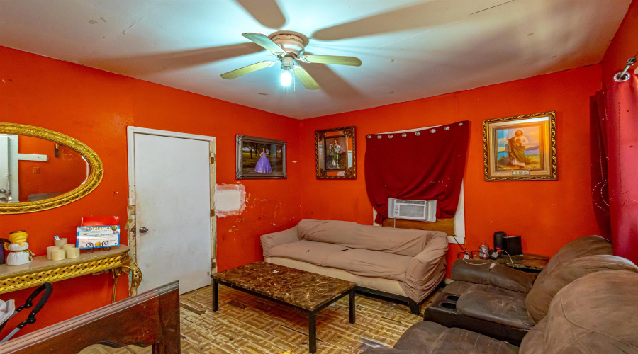 404 E Musser St, LAREDO, Texas 78040, 2 Bedrooms Bedrooms, 11 Rooms Rooms,3 BathroomsBathrooms,Residential,For Sale,404 E Musser St,20261310