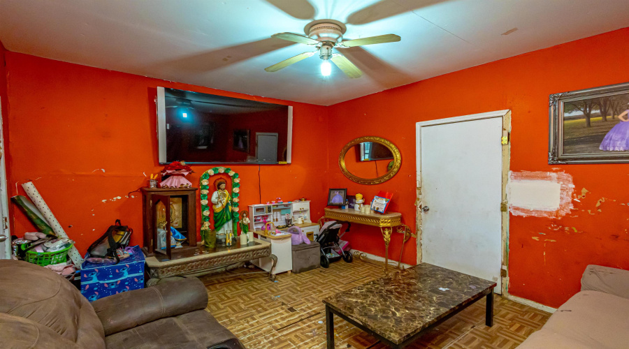 404 E Musser St, LAREDO, Texas 78040, 2 Bedrooms Bedrooms, 11 Rooms Rooms,3 BathroomsBathrooms,Residential,For Sale,404 E Musser St,20261310