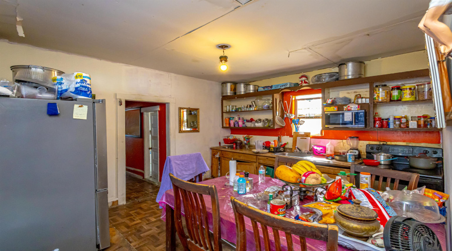 404 E Musser St, LAREDO, Texas 78040, 2 Bedrooms Bedrooms, 11 Rooms Rooms,3 BathroomsBathrooms,Residential,For Sale,404 E Musser St,20261310