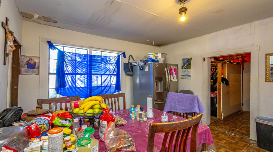 404 E Musser St, LAREDO, Texas 78040, 2 Bedrooms Bedrooms, 11 Rooms Rooms,3 BathroomsBathrooms,Residential,For Sale,404 E Musser St,20261310